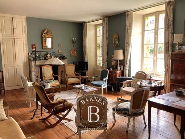 Bourges, Ensemble immobilier  920 m² à vendre