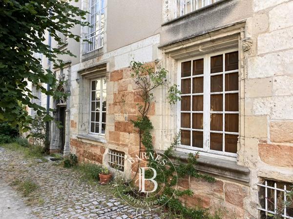 Bourges, Ensemble immobilier  920 m² à vendre