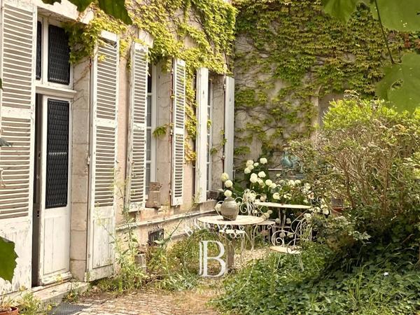 Bourges, Ensemble immobilier  920 m² à vendre