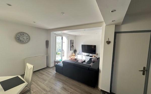 Maison à vendre    6 pièces •  Saint-Martin-des-Champs