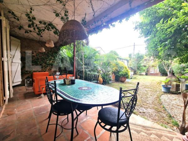 Maison de charme avec jardin intime, terrasse, balcon et SPA - centre-ville accessible à pied.