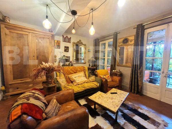 Maison de charme avec jardin intime, terrasse, balcon et SPA - centre-ville accessible à pied.