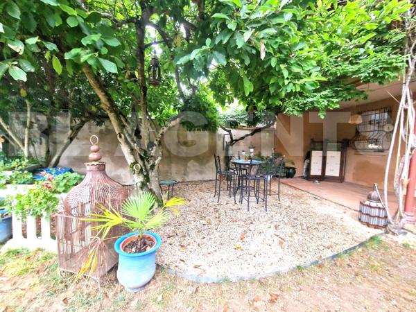 Maison de charme avec jardin intime, terrasse, balcon et SPA - centre-ville accessible à pied.