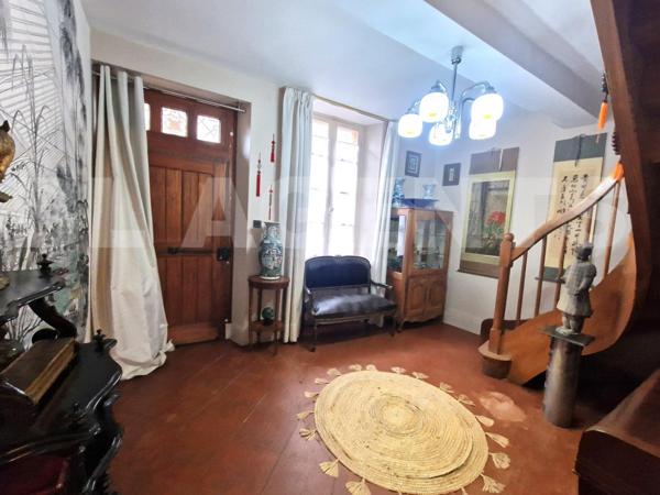 Maison de charme avec jardin intime, terrasse, balcon et SPA - centre-ville accessible à pied.