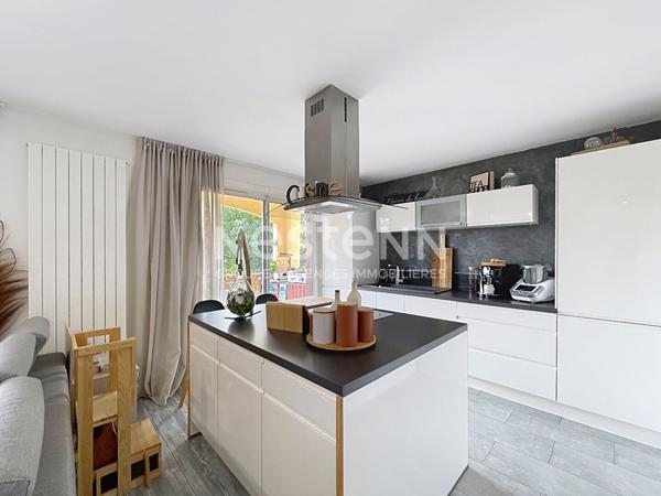 Centre ville Peymeinade : Appartement 3 pièces de 65 m2, avec jolie terrasse à Peymeinade