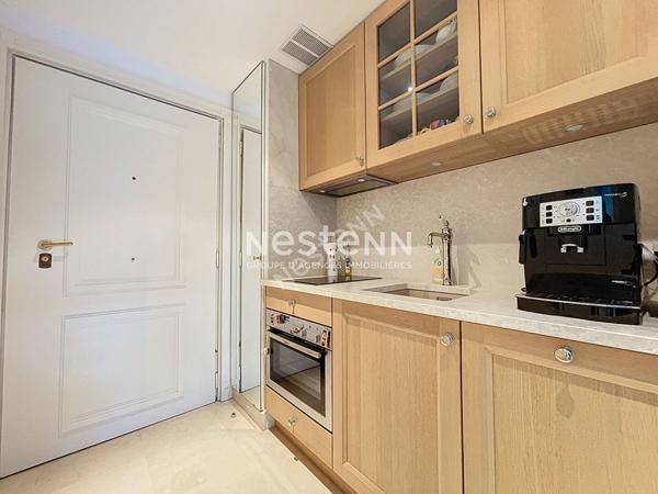 GRAND STUDIO- 33m2- VUE MER- RENOVE -BOX FERME-PISCINE-GARDIEN