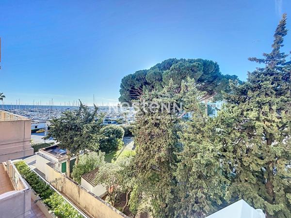 GRAND STUDIO- 33m2- VUE MER- RENOVE -BOX FERME-PISCINE-GARDIEN