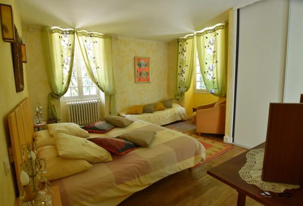 Propriété 10 pièces, 5 chambres, piscine, 1.9 hectare