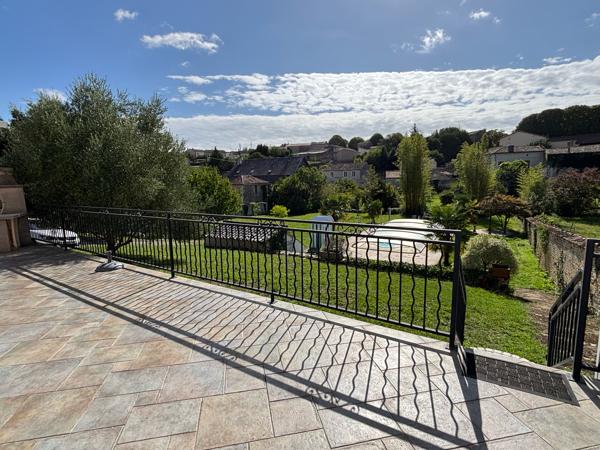 Maison avec piscine dans Chef Boutonne