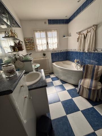 Maison avec piscine dans Chef Boutonne