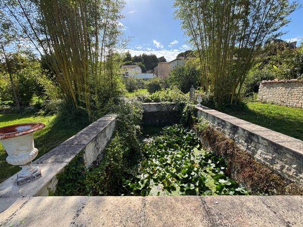 Maison avec piscine dans Chef Boutonne