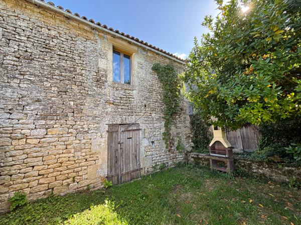 Maison avec piscine dans Chef Boutonne