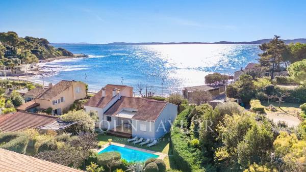 Villa en première ligne à Carqueiranne