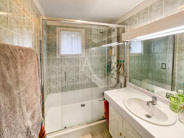 Bel Appartement 3 pièces de 70 m2 en dernier étage sur Château-Gombert 13013