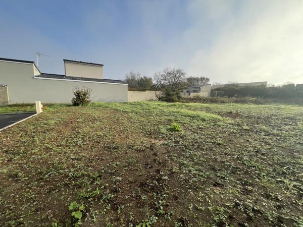 Buxerolles centre, environnement calme, terrain constructible et viabilisés libre de constructeur
