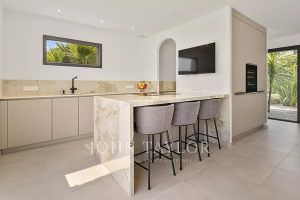 Élégante villa neuve à louer à Mougins - Piscine chauffée, 4 chambres en suite