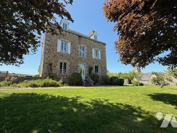 A découvrir ! Maison de Maître de 286 m² sur 2 910 m² de terrain clos de murs. 