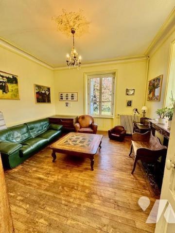 A découvrir ! Maison de Maître de 286 m² sur 2 910 m² de terrain clos de murs. 