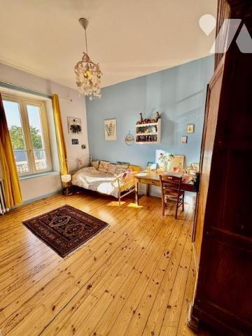 A découvrir ! Maison de Maître de 286 m² sur 2 910 m² de terrain clos de murs. 