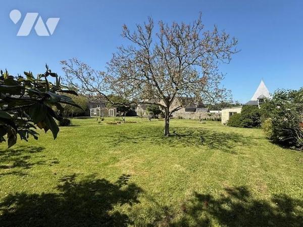 A découvrir ! Maison de Maître de 286 m² sur 2 910 m² de terrain clos de murs. 