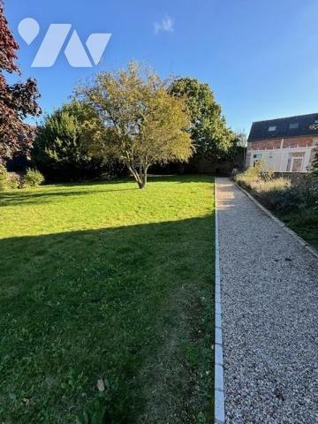A découvrir ! Maison de Maître de 286 m² sur 2 910 m² de terrain clos de murs. 