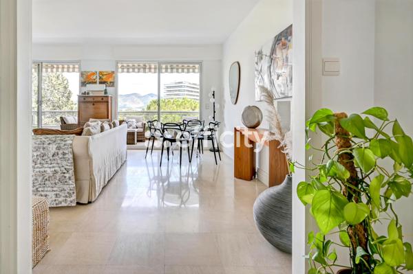 Appartement
         3 pièces
        - 100 m² Bien prestige 649 900 € *