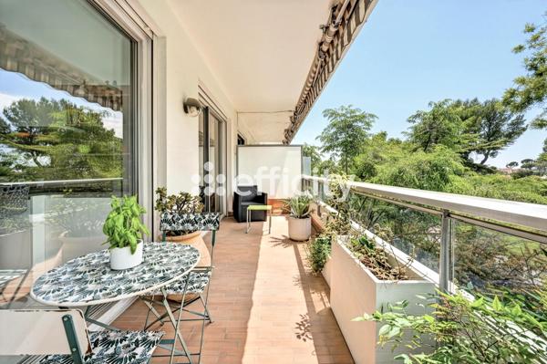 Appartement
         3 pièces
        - 100 m² Bien prestige 649 900 € *