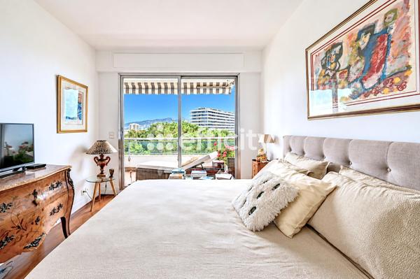 Appartement
         3 pièces
        - 100 m² Bien prestige 649 900 € *