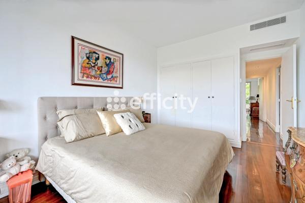 Appartement
         3 pièces
        - 100 m² Bien prestige 649 900 € *