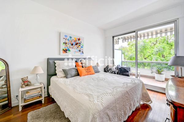 Appartement
         3 pièces
        - 100 m² Bien prestige 649 900 € *