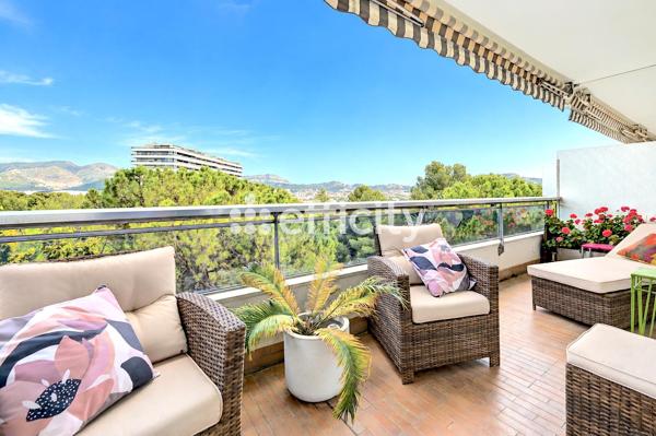 Appartement
         3 pièces
        - 100 m² Bien prestige 649 900 € *