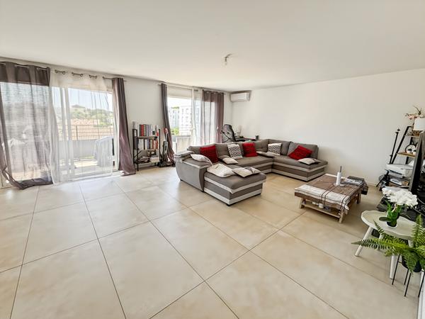 APPARTEMENT T3 avec terrasse et parking