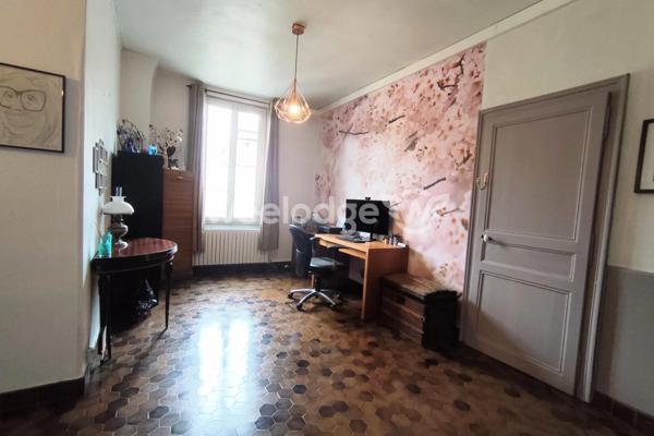 Maison à vendre 10 pièces de 300 m² à Mesnils-sur-Iton