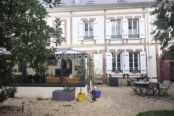 Maison à vendre 10 pièces de 300 m² à Mesnils-sur-Iton
