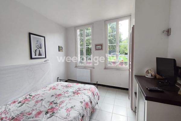 Maison à vendre 10 pièces de 300 m² à Mesnils-sur-Iton