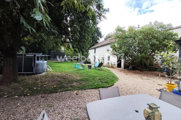 Maison à vendre 10 pièces de 300 m² à Mesnils-sur-Iton