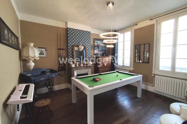 Maison à vendre 10 pièces de 300 m² à Mesnils-sur-Iton