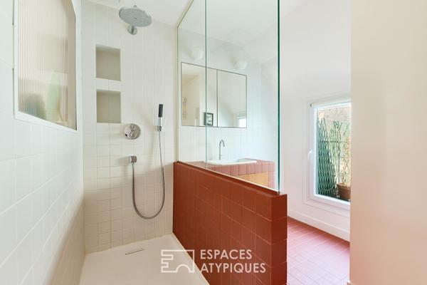 Lumineux duplex traversant en dernier étage avec balcon – quartier Maubeuge-Martyrs