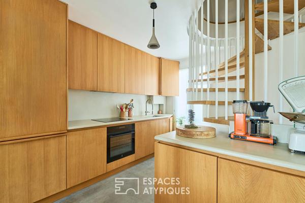 Lumineux duplex traversant en dernier étage avec balcon – quartier Maubeuge-Martyrs