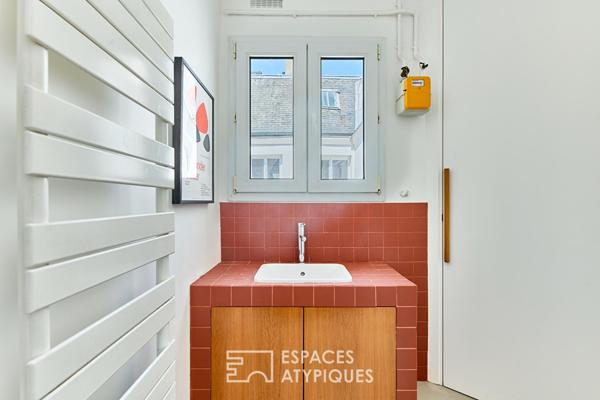 Lumineux duplex traversant en dernier étage avec balcon – quartier Maubeuge-Martyrs