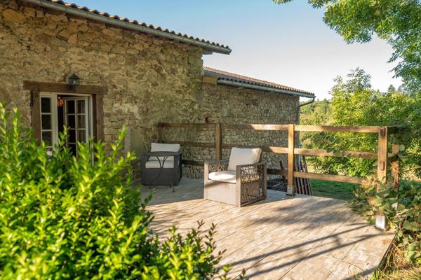 Proprieté avec grande maison, 2 gites locatifs, carrière et boxs pour chevaux, 12.5 hectares de terrain