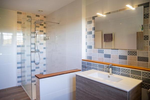 Proprieté avec grande maison, 2 gites locatifs, carrière et boxs pour chevaux, 12.5 hectares de terrain