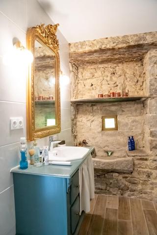 Proprieté avec grande maison, 2 gites locatifs, carrière et boxs pour chevaux, 12.5 hectares de terrain