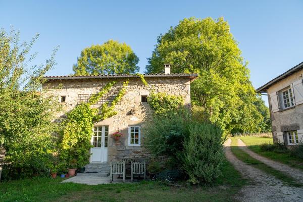 Proprieté avec grande maison, 2 gites locatifs, carrière et boxs pour chevaux, 12.5 hectares de terrain