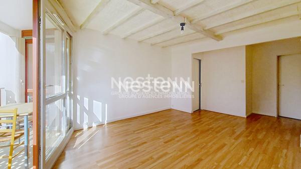 A louer à LONGJUMEAU, un appartement de 4 pièces avec 3 chambres et place de parking.