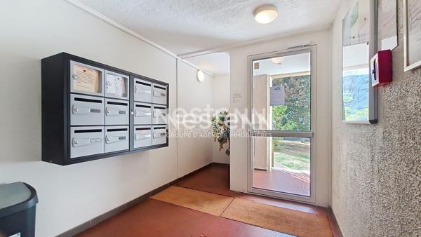 A louer à LONGJUMEAU, un appartement de 4 pièces avec 3 chambres et place de parking.