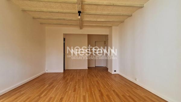 A louer à LONGJUMEAU, un appartement de 4 pièces avec 3 chambres et place de parking.