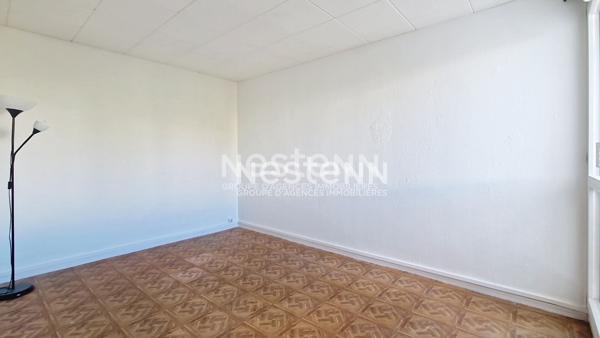 A louer à LONGJUMEAU, un appartement de 4 pièces avec 3 chambres et place de parking.