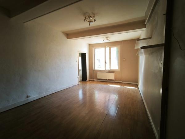 Maison de ville à fort potentiel – 65,69 m² habitables + balcon+ sous-sol de 46 m² – Grigny-sur-Rhône