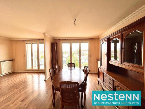 Appartement T4 Secteur Cusset Nord - Métro A - Place de parking - cave - vue dégagée - ascenseur